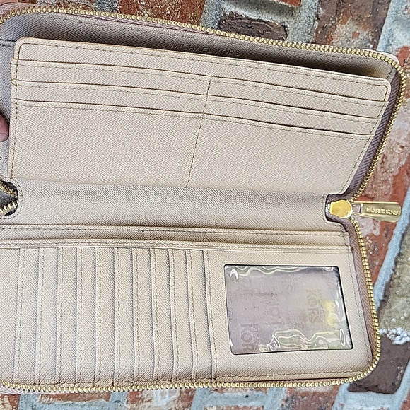 Michael Kors Ziparound Wallet - Picture 11 of 11